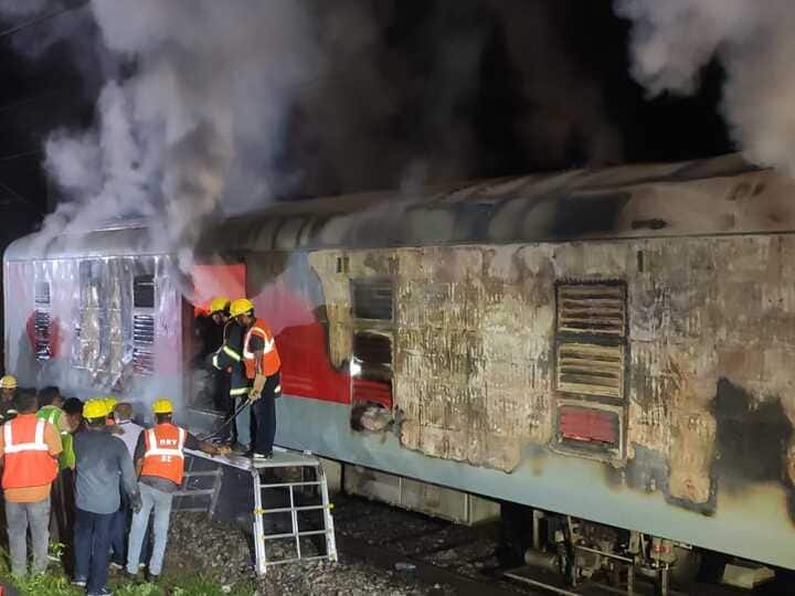 Telangana: Fire Breaks Out In Dakshin Express Train In Yadadri District Telangana: Fire Breaks Out In Dakshin Express Train In Yadadri District
