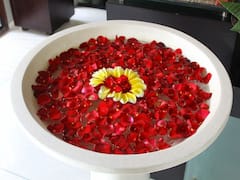 Rose Petals: గులాబీ పూల రెక్కలను గిన్నెలో పోసి ఇంట్లో ఉంచితే ఆరోగ్యమా లేక ఆర్ధిక లాభమా?