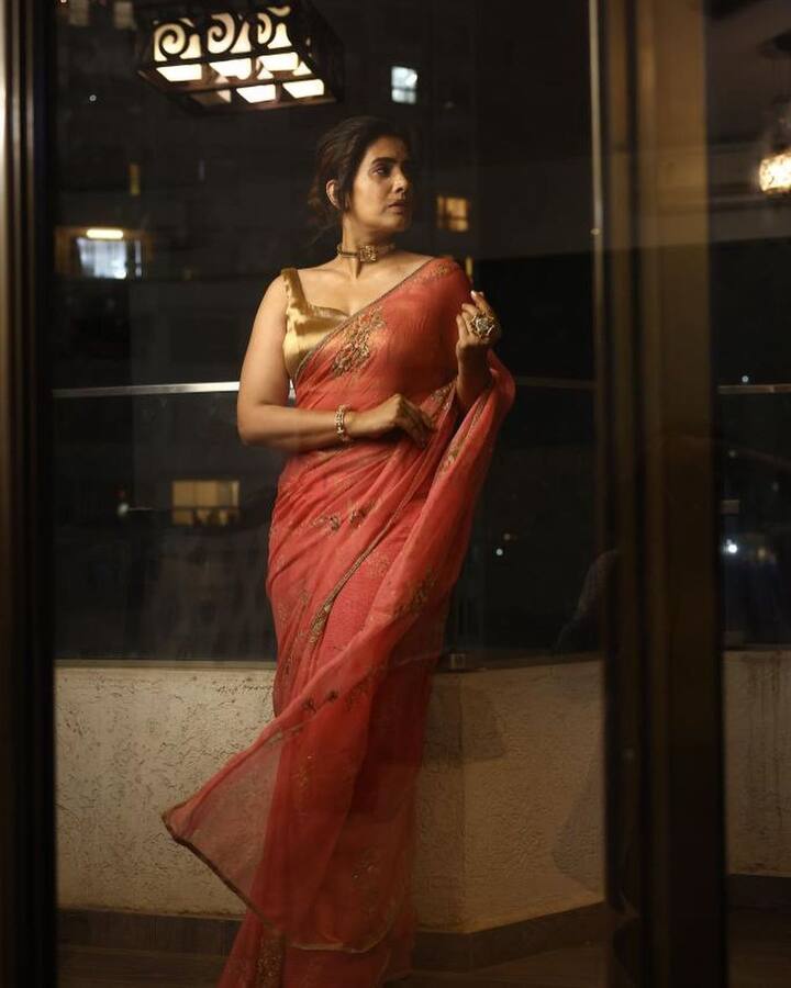सोनालीच्या आगामी चित्रपटांची प्रेक्षक उत्सुकतेने वाट पाहतात. (sonali kulkarni/instagram)