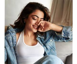 Star Pics: રશ્મિકા મંદાનાનો નવો લૂક વાયરલ, બ્લેક શર્ટમાં શેર કર્યા કાતિલ પૉઝ, જુઓ