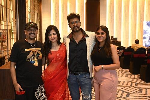 ঠিক এই সময়ে একটি আইটি  কোম্পানির 'ডার্ক ডেয়ার' নামের একটি অ্যাপ্লিকেশন তানিয়ার হাতে এসে পরে। একের পর এক অপরাধে জড়িয়ে পড়ে সে অজান্তেই। আর অন্ধকার জগতের হাতছানির শেষ হয় তানিয়ার মৃত্যুতে।