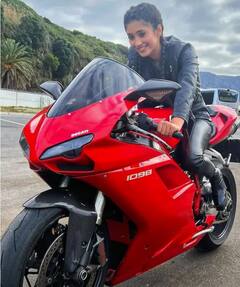 TV ਦੀ ਇਸ ਸੰਸਕਾਰੀ ਨੂੰਹ ਦਾ ਪਹਿਲਾਂ ਕਦੀ ਨਹੀਂ ਦੇਖਿਆ ਹੋਵੇਗਾ ਇਹ ਅੰਦਾਜ਼, ਟਸ਼ਨ ਨਾਲ ਕੀਤੀ ਬਾਈਕ ਰਾਈਡ