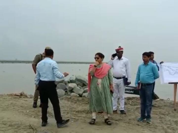 Basti Uttar Pradesh DM SP inspection Saifabad embankment in view of flood gave instructions to officers ANN Basti News: बस्ती में लगातार बढ़ रहा घाघरा का जलस्तर, DM ने सैफाबाद तटबंध का किया निरीक्षण, अधिकारियों को दिए ये निर्देश