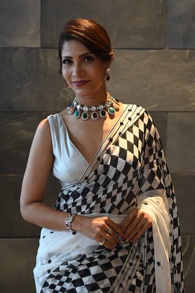 বোনের রহস্য মৃত্যুর কারণ খুঁজতে শহরে উপস্থিত হয়, তানিয়ার দিদি দিয়া। বিভিন্ন তথ্য থেকে দিয়া নিশ্চিত হয় যে তাঁর বোন একটি ঘৃণ্য চক্রান্তের শিকার। সে তাঁর বোনের মৃত্যুর প্রতিশোধ নেওয়ার জন্য বদ্ধপরিকর হয়ে ওঠে। এবার সে নিজেই প্ল্যান করে এই চক্রান্তের পর্দা ফাঁস করতে ময়দানে নামে। দিয়া কি পারবে এই কুখ্যাত অ্যাপ্লিকেশনটির  এনক্রিপটেড কোড এর মাস্টারমাইন্ড কে খুঁজে বের করতে?