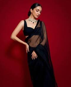 Kiara Advani ਸਾੜੀ 'ਚ ਲੱਗਦੀ ਬਲਾ ਕੀ ਖੂਬਸੂਰਤ, ਫ਼ੈਨਜ ਕਹਿੰਦੇ, ਰੂਪ ਦੀ ਮੂਰਤ