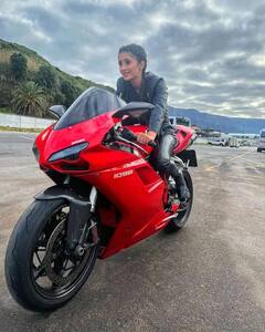 Tvની આ સંસ્કારી વહુનો પહેલા ક્યારેય નહીં જોયો હોય આવો ટશન અવતાર, પહાડોની વચ્ચે કર્યુ બાઇક રાઇડિંગ