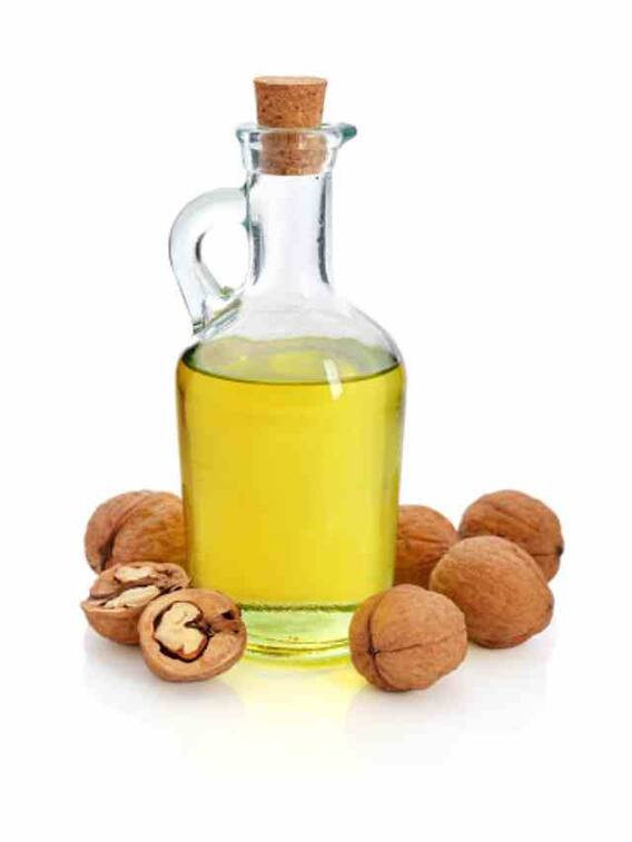 स्किन की इन समस्याओं के लिए फायदेमंद है अखरोट का तेल