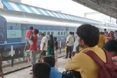 Pilibhit News: 4 साल का इंतजार खत्म, पीलीभीत से शाहजहांपुर के बीच चली ट्रेन, वरुण गांधी करते रहे हैं मांग