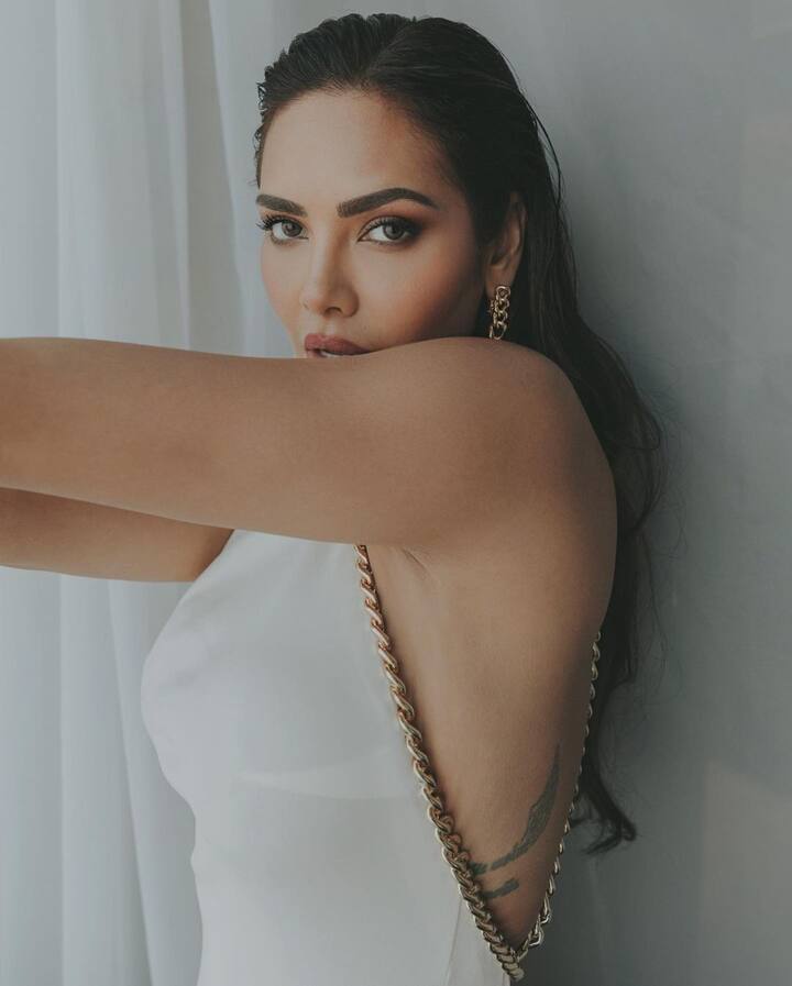 अभिनेत्रीने नुकतेच तिचे काही फोटो शेअर केले आहेत, ज्यांनी सोशल मीडियावर आग लावली आहे.