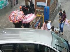 Mussoorie Weather Update: मसूरी में तेज बारिश के बाद सड़कें बनी तालाब, लोगों के घरों और दुकानों में घुसा पानी