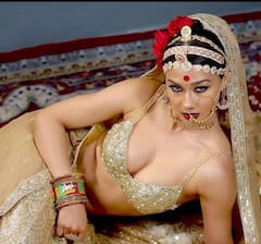 In Pics : जाळ अन् धूर संगटच! कोण आहे ही सुंदरा? जिच्या हॉट अदांनी चाहते घायाळ झालेत