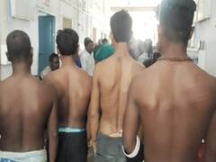 Nawada News: शराब खोजने गई पुलिस और उत्पाद विभाग की टीम ने की गुंडई, 'मुर्गा' बनाकर स्थानीय लोगों को जमकर पीटा