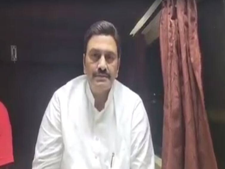 Hyderabad Ysrcp MP Raghurama Krishna Raju cancelled Bhimavaram tour  dnn MP Raghurama Krishna Raju : ఎంపీ రఘురామకృష్ణరాజు భీమవరం పర్యటన రద్దు, మధ్యలోనే ట్రైన్ దిగిపోయిన ఎంపీ