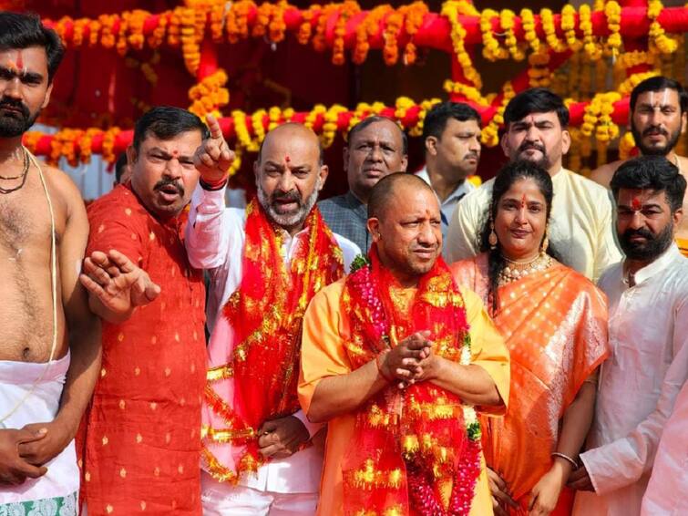 UP CM yogi adityanath visits charminar bhagyalakshmi temple along with Bandi sanjay Bhagyalakshmi Temple: చార్మినార్ వద్ద హైఅలర్ట్! భాగ్యలక్ష్మి ఆలయానికి యూపీ సీఎం, వరుస కట్టిన బీజేపీ లీడర్స్