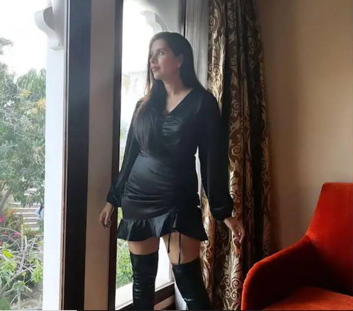 ਚਾਰੂ ਅਸੋਪਾ ਨੂੰ ਟੀਵੀ ਦੀਆਂ ਮਸ਼ਹੂਰ ਅਦਾਕਾਰਾਂ ਵਿੱਚ ਗਿਣਿਆ ਜਾਂਦਾ ਹੈ ਪਰ ਇਨ੍ਹੀਂ ਦਿਨੀਂ ਉਹ ਆਪਣੀ ਪ੍ਰੋਫੈਸ਼ਨਲ ਲਾਈਫ ਤੋਂ ਜ਼ਿਆਦਾ ਆਪਣੀ ਨਿੱਜੀ ਜ਼ਿੰਦਗੀ ਨੂੰ ਲੈ ਕੇ ਚਰਚਾ 'ਚ ਬਣੀ ਹੋਈ ਹੈ।