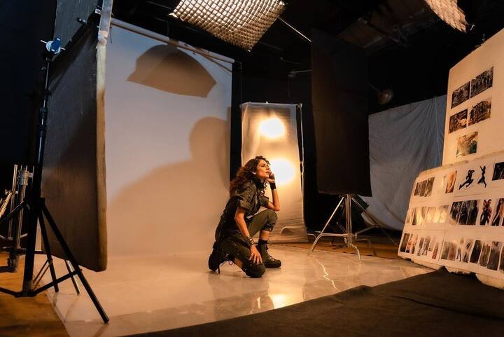 अनेरी वजानी ने हाल ही में इंस्टाग्राम पर अपनी तस्वीरों को शेयर किया है. जिसमें एक्ट्रेस का स्टनिंग लुक देखने को मिल रहा है.