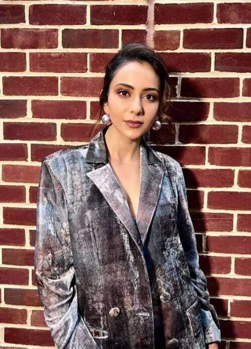 Hold still  असं कॅप्शन रकुलनं या फोटोला दिलं आहे. (Rakul Preet Singh/instagram)