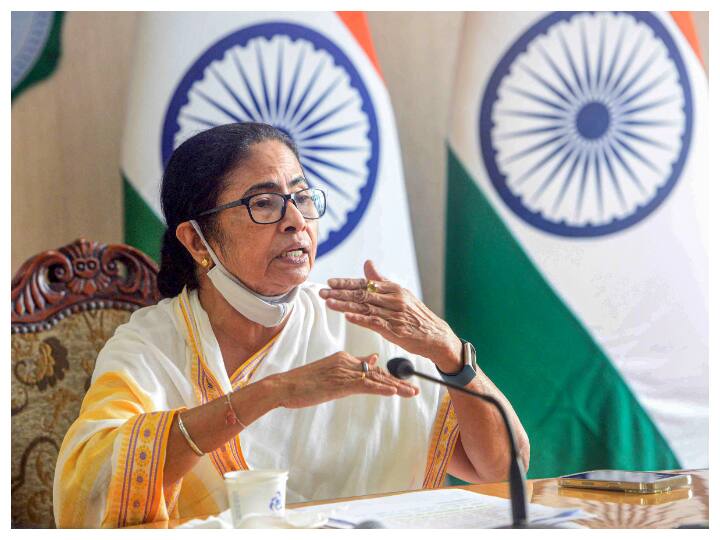 Man Held For 'Sneaking' Into Bengal CM Mamata Banerjee's Residence, Security Concerns Raised Man Held For 'Sneaking' Into Bengal CM Mamata Banerjee's Residence, Security Stepped Up