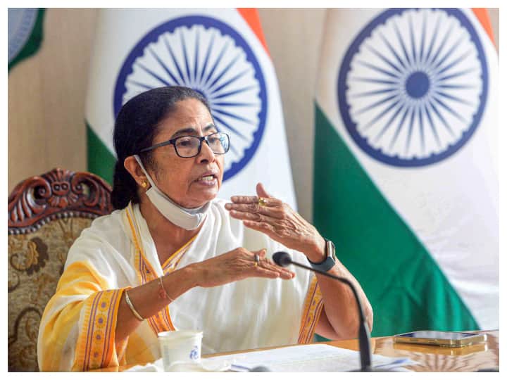 Man Held For 'Sneaking' Into Bengal CM Mamata Banerjee's Residence, Security Stepped Up Man Held For 'Sneaking' Into Bengal CM Mamata Banerjee's Residence, Security Stepped Up