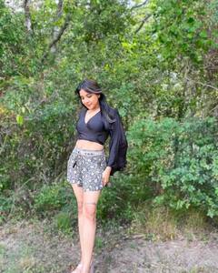 Actress Sakshi Agarwal : ஒளி இல்லா உன் மொழிகள்..நடிகை சாக்‌ஷி அகர்வாலின் க்யூட் போட்டோஸ்