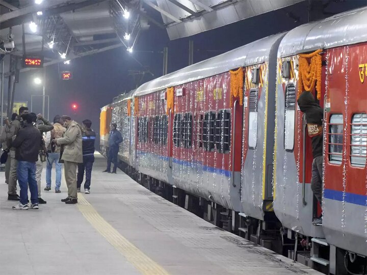 MP Train Travel: எம்பிக்களின் இலவச ரயில் பயணத்தால் அரசுக்கு இத்தனை கோடிகள் செலவா? ஷாக் கொடுத்த ஆர்டிஐ தகவல்!