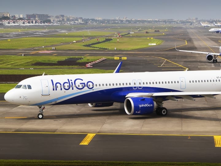 Now Indigo has given good news to its employees 8% increase in salary Indigo Salary Hike: अब इंड‍िगो ने अपने कर्मचार‍ियों को दी खुशखबरी, सैलरी में 8% इजाफा