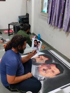 Aurangabad: दोन मित्रांनी मिळून साकारली 48  चौरस फुटांची ‘सत्तानाट्या’वर रांगोळी