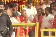 हैदराबाद के भाग्य लक्ष्मी मंदिर पहुंचे सीएम योगी, की पूजा-अर्चना, देखें तस्वीरें