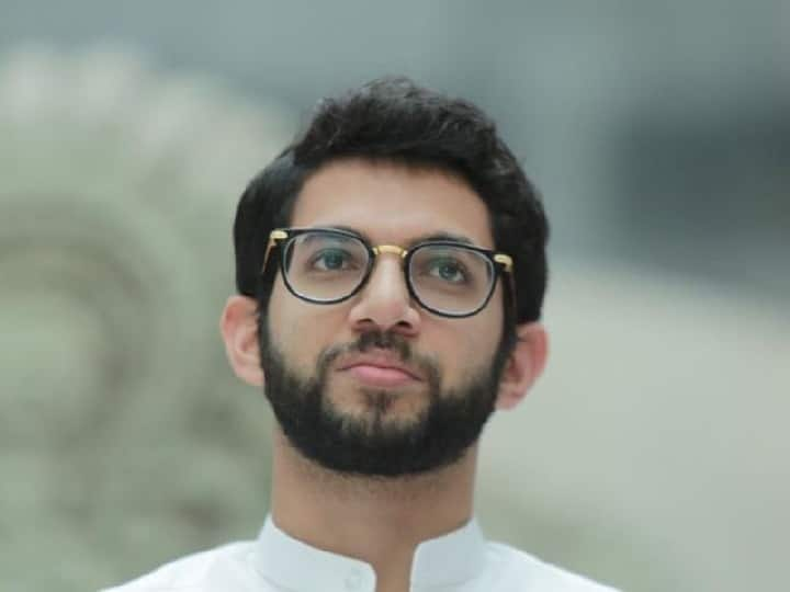 Aditya Thackeray says if bjp had listened to Shiv Sena two and half years ago this time would not have come Aditya Thackeray : 'अडीच वर्षांपूर्वी शिवसेनेचं ऐकलं असतं, तर ही वेळच आली नसती'; आदित्य ठाकरेंचा सुधीर मुनगंटीवारांवर हल्लाबोल