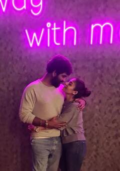 Nayanthara को कुछ इस अंदाज में गले लगाए नजर आए Vignesh Shivan, सामने आई ये रोमांटिक तस्वीर