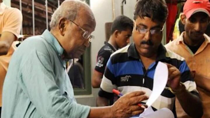 ১৯৩১ সালে তৎকালীন পূর্ববঙ্গের বগুড়ায় জন্মগ্রহণ করেন তিনি। রসায়ন নিয়ে পড়াশোনা শেষ করে পরবর্তীকালে চলচ্চিত্র পরিচালনাই পেশা হিসেবে বেছে নেন স্কটিশচার্চ কলেজের এই প্রাক্তনী।