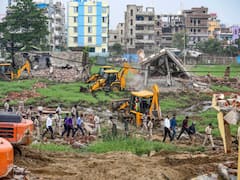 Patna News: राजीव नगर में अतिक्रमण के खिलाफ कार्रवाई पर पटना HC ने लगाई रोक, अवैध घरों को तोड़ रहा बुलडोजर थमा