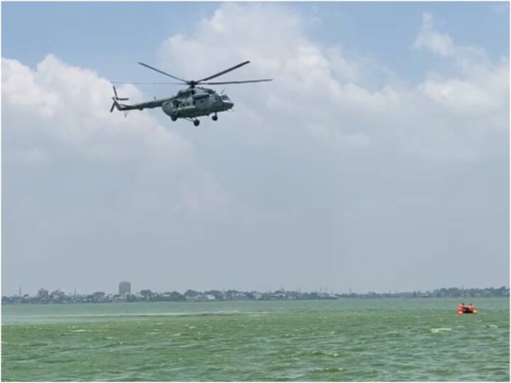 gorakhpur ndrf and air force mock over ramgarh tal for rescue operation ann Gorakhpur News: बाढ़ से बचाने के लिए प्रशासन की तैयारियां तेज, हेलीकॉप्टर से किया गया लोगों को निकालने का अभ्यास