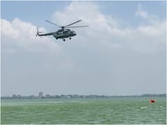 Gorakhpur News: बाढ़ से बचाने के लिए प्रशासन की तैयारियां तेज, हेलीकॉप्टर से किया गया लोगों को निकालने का अभ्यास