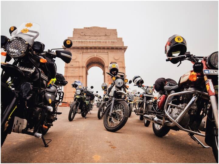 royal enfield himalayan odyssey returns after 2 years 70 riders set out to cover distance of 2700 km 70 Royal Enfield Riders ने इंडिया गेट पर दिखाया भौकाल, तय करेंगे 2700 किलोमीटर की दूरी