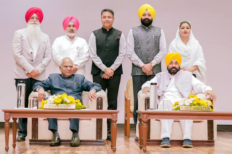 These five faces are part of the Mann cabinet, find out their background Punjab Cabinet Expansion: ਇਹ ਪੰਜ ਚਹਿਰੇ ਬਣੇ ਮਾਨ ਕੈਬਨਿਟ ਦਾ ਹਿੱਸਾ, ਜਾਣੋ ਇਨ੍ਹਾਂ ਦਾ ਪਿਛੋਕੜ, ਕੌਣ-ਕਿੱਥੋਂ ਜਿੱਤ ਕੇ ਆਇਆ