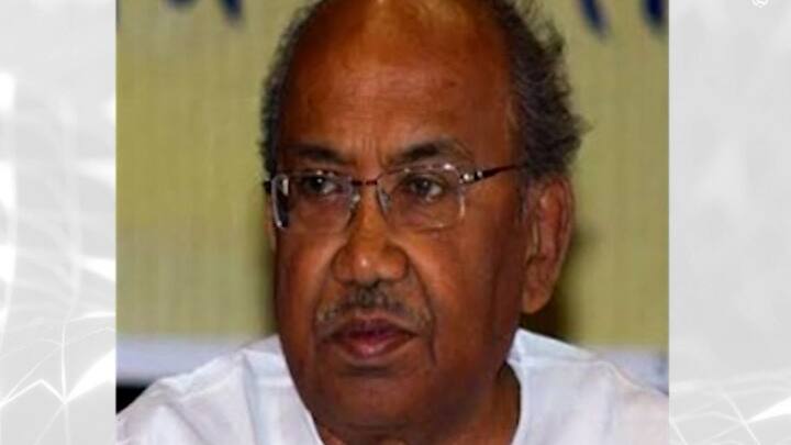 শচীন মুখোপাধ্যায় ও দিলীপ মুখোপাধ্যায়ের সঙ্গে যৌথভাবে যাত্রিক গোষ্ঠীতে পরিচালক হিসেবে আত্মপ্রকাশ। প্রথম ছবি উত্তম-সুচিত্রা অভিনীত ‘চাওয়া-পাওয়া’। এরপর একের পর এক হিট ছবি তরুণ মজুমদারের ঝুলিতে। ‘বালিকা বধূ’, ‘শ্রীমান পৃথ্বীরাজ’, ‘দাদার কীর্তি’, ‘ভালবাসা ভালবাসা’ তার মধ্যে উল্লেখযোগ্য। শুধু ছবিই নয়, উপহার দিয়েছেন একের পর এক জুটি।