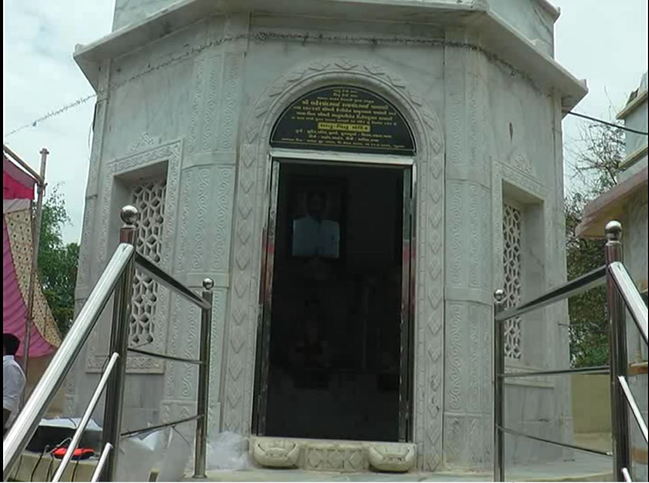 Matru Pitru Mandir: સમાજમાંથી વૃદ્ધાશ્રમોની સંખ્યા ઘટાડવા આ અધિકારીઓ ભર્યું અનોખું પગલું