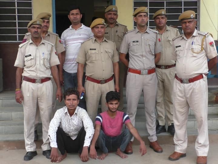 Bharatpur Rajasthan Police arrested both accused who opened fire on student on highway ANN Bharatpur News: भांजी को मैसेज करने से नाराज मामा ने चलवाई थी छात्र पर गोली, 2 सुपारी किलर समेत तीनों गिरफ्तार