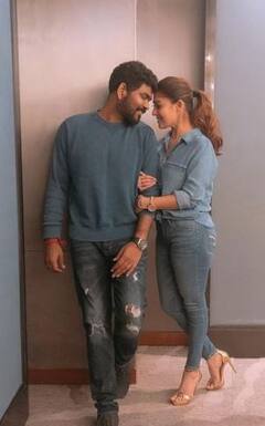 Nayanthara को कुछ इस अंदाज में गले लगाए नजर आए Vignesh Shivan, सामने आई ये रोमांटिक तस्वीर