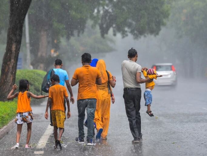 Weather Forecast : महाराष्ट्र ते दिल्ली कशी असेल पावसाची स्थिती? 'या' भागात मुसळधार पावसाचा इशारा