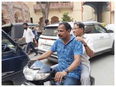 Rajasthan: UDH मिनिस्टर की एक्टिवा राइड, आखिर क्यों काफिला छोड़ स्कूटी से कार्यकर्ता के घर पहुंचे शांति धारीवाल?