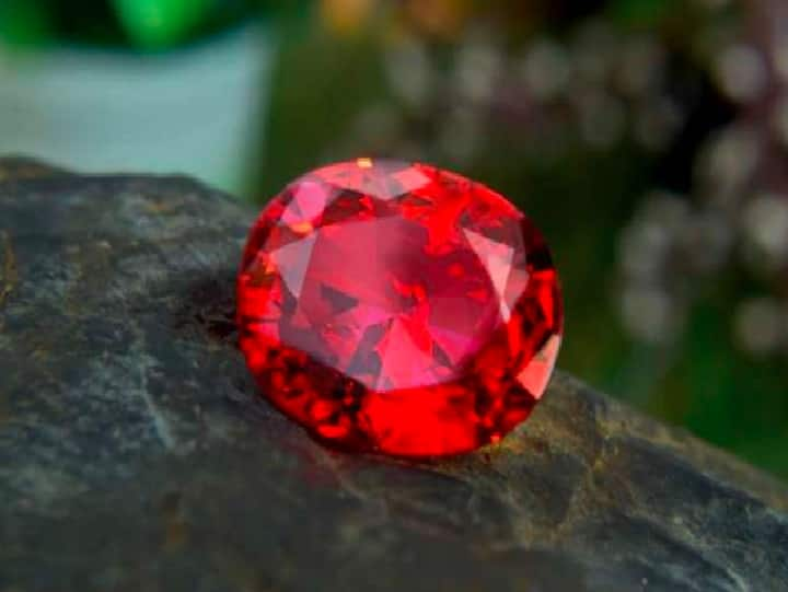 Ruby birthstone of July: Know things to keep in mind while buying gemstone, its significance & more Ruby : மாணிக்க சிவப்புன்னு பேசி கேட்டிருக்கீங்களா? ஜூலை மாத ராசிக்கல்.. இதைப்பத்தி என்ன தெரியும்?