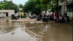 પોરબંદરની આ શાળામાં વરસાદી પાણી ભરાતા વિદ્યાર્થીઓની વધી મુશ્કેલી, જુઓ વીડિયો
