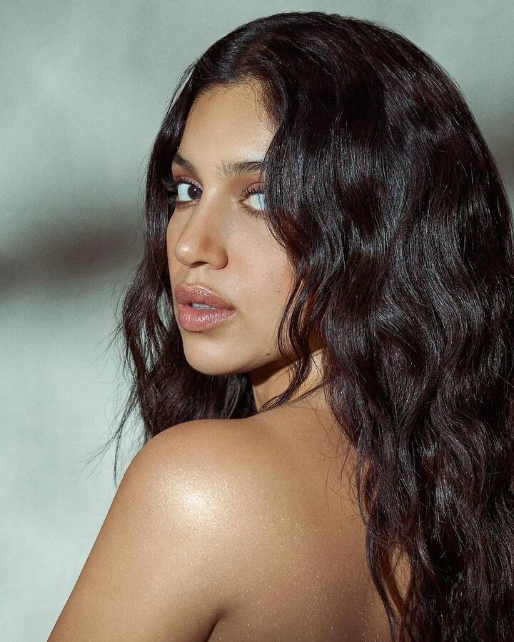 अभिनेत्री भूमी पेडणेकरनं ही सोशल मीडियावर अॅक्टिव्ह असते. (Bhumi Pednekar/instagram)