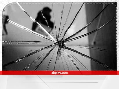 Vastu Tips Broken Mirror: ਗਲਤੀ ਨਾਲ ਵੀ ਟੁੱਟਿਆ ਸ਼ੀਸ਼ਾ ਘਰ ਵਿੱਚ ਨਾ ਰੱਖੋ, ਅਜਿਹਾ ਕੰਮ ਤੁਹਾਡੀ ਜ਼ਿੰਦਗੀ ਬਦਲ ਸਕਦਾ ਹੈ। ਇਸ ਗੱਲ ਨੂੰ ਬਿਲਕੁਲ ਵੀ ਨਜ਼ਰਅੰਦਾਜ਼ ਨਾ ਕਰੋ।
