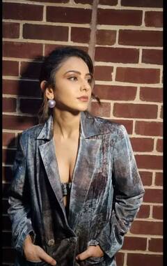 Actress Rahul Preet Singh: ஏனோ இரவோடு ஒளியாய் கூடும்.. நடிகை ராகுல்ப்ரீத் சிங் லேட்டஸ்ட் க்ளிக்ஸ் !