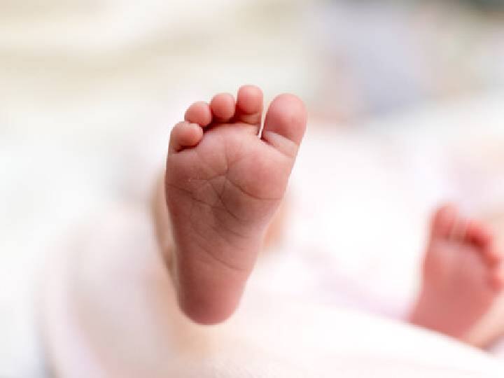 abducted  baby girl  rescue in kerala from pollachi government hospital Crime : பொள்ளாச்சி டூ பாலக்காடு... கட்டைப்பையில் கடத்தப்பட்ட பச்சிளம் குழந்தை மீட்பு.. போலீசாருக்கு பாராட்டு