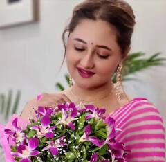 ਪਿੰਕ ਸਾੜ੍ਹੀ 'ਚ ਰਸ਼ਮੀ ਦੇਸਾਈ ਲੱਗ ਰਹੀ ਹੈ ਕਮਾਲ, ਤਸਵੀਰਾਂ 'ਚ ਦੇਖੋ ਖੂਬਸੂਰਤ ਅੰਦਾਜ਼