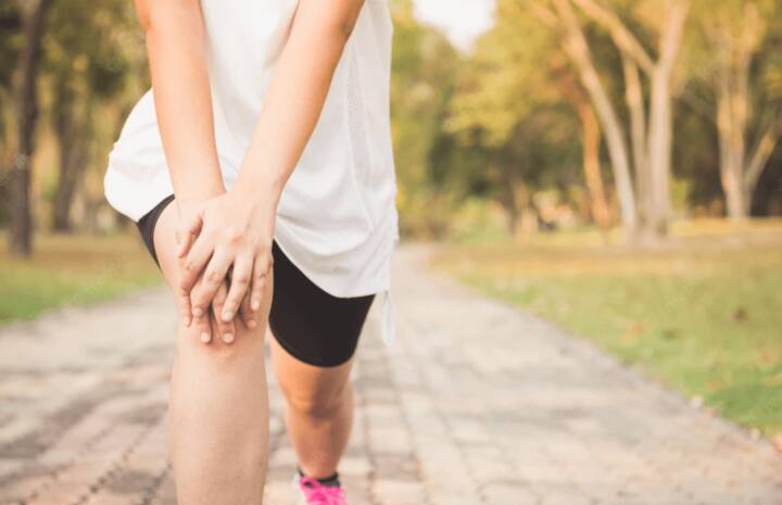 ठंडा दूध पीने से जोड़ों में दर्द की परेशानी दूर हो सकती है. (Photo - Freepik)